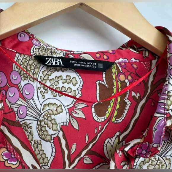 Zara Red Floral Satin Button-Up Shirt | Large | Green, Yellow, Black Detail - Picture 2 of 8